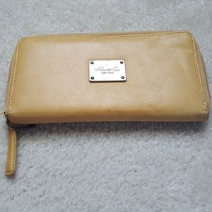 Kenneth Cole Bags - Wallet Kenneth Cole Bags - Wallet